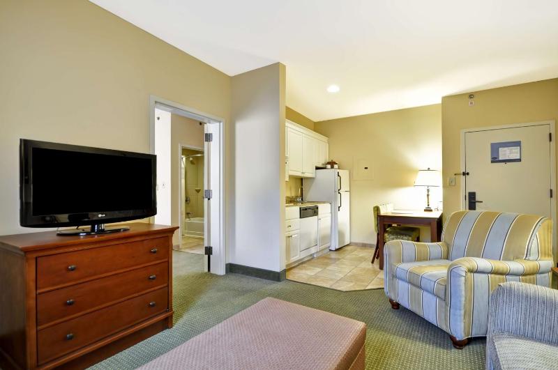 King Room with King Bed - Non-Smoking image 4
