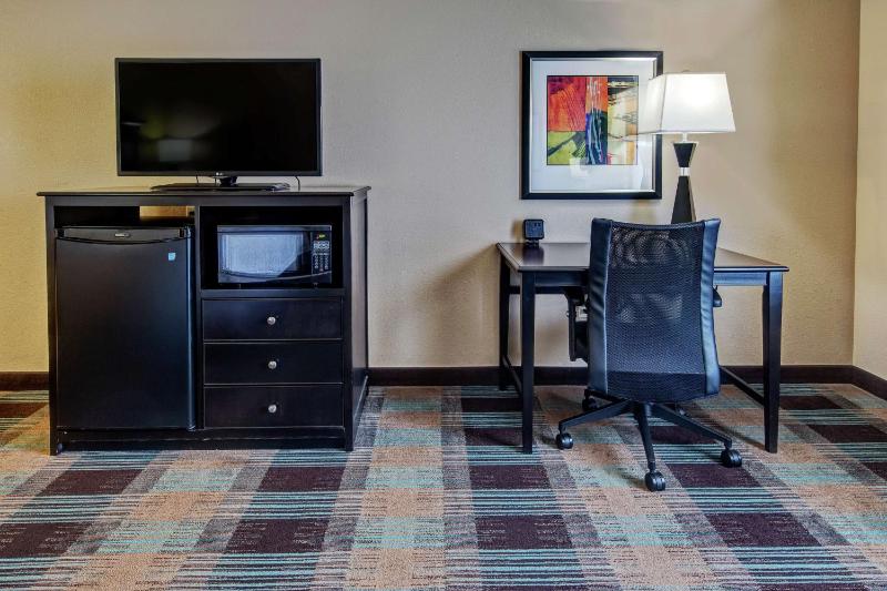 King Room with Sofa Bed - Non-Smoking image 1