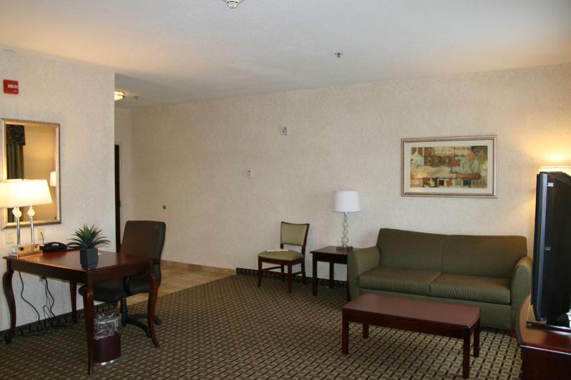 King Suite - Mobility and Hearing Access/Non-Smoking image 3