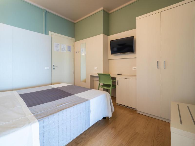 Double Room with Sea View image 1