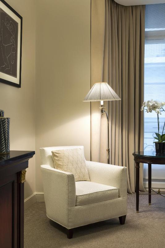 Executive Room image 3