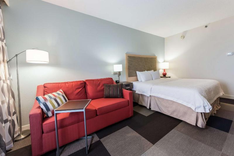 King Room with King Bed - Non-Smoking image 4