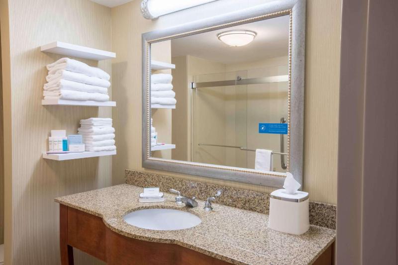 King Room with Shower - Non-Smoking image 2
