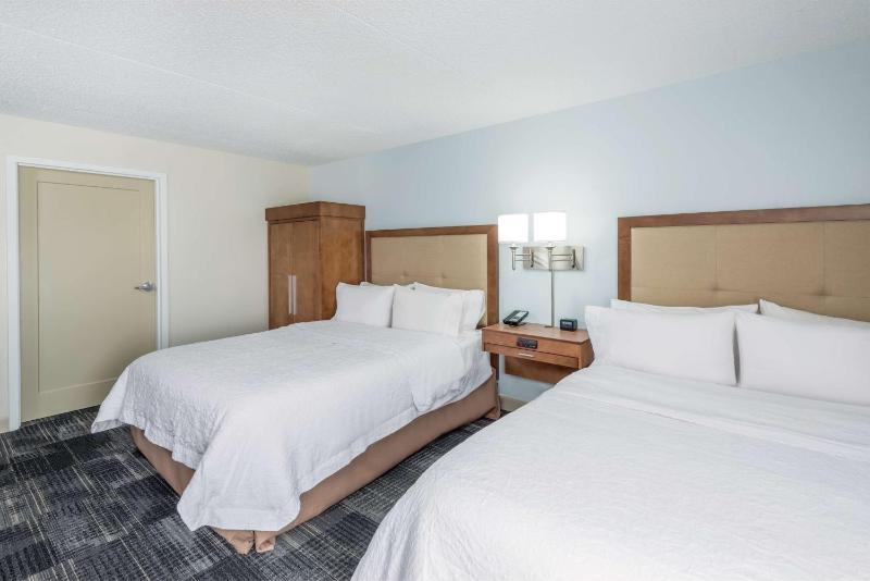 Queen Room with Two Queen Beds - Mobility Access/Non-Smoking image 3