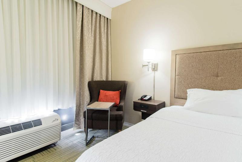 King Room with King Bed - Non-Smoking image 3