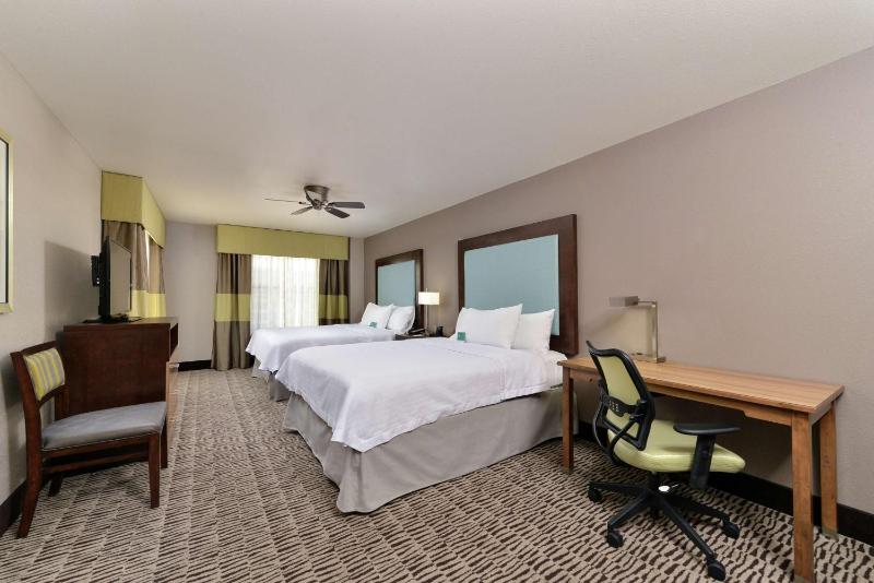 Queen Suite - Non-Smoking image 4