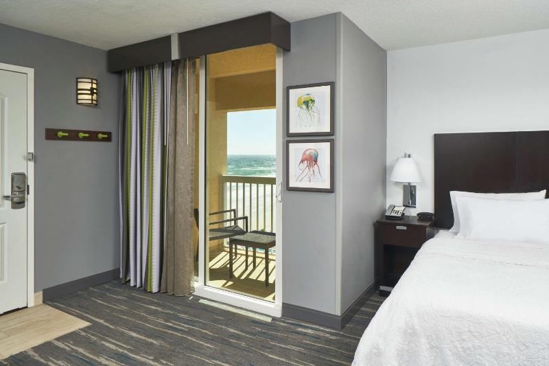 King Room with Balcony - Non-Smoking image 4