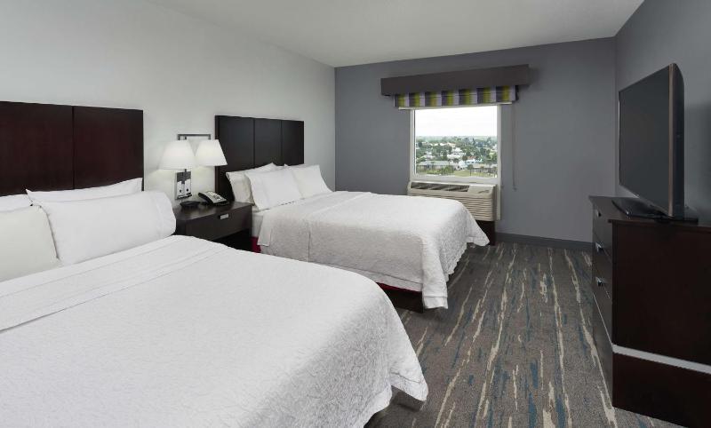 Queen Room - City View image 4