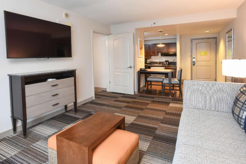 One-Bedroom Queen Suite with Two Queen Beds - Non-Smoking image 4