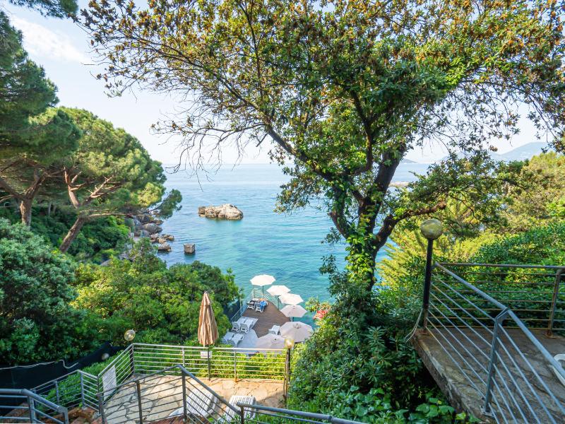 Double Room with Sea View image 4