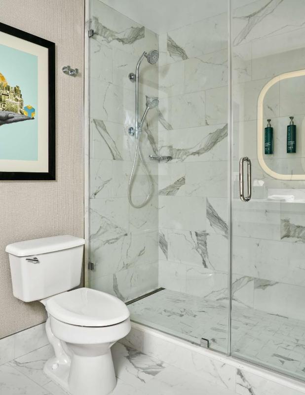 King Room with Walk-In Shower image 3