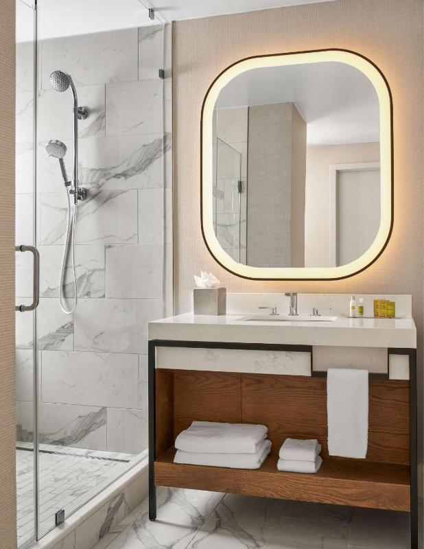 King Suite with Balcony image 2