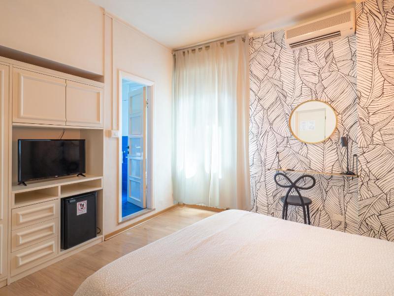 Economy Double Room image 2