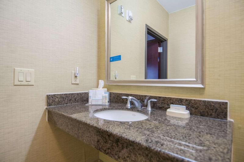 King Room with Accessible Tub - Mobility and Hearing Access/Non-Smoking image 2
