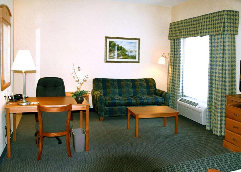 King Studio with Sofa Bed - Non-Smoking image 4