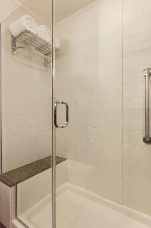 Executive King Room image 2