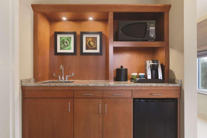 One-Bedroom King Suite with Sofa Bed image 4