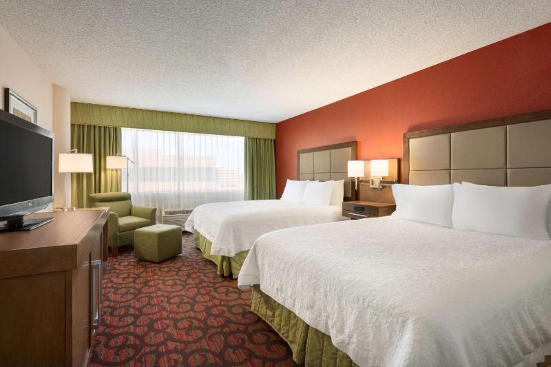 Room with Two Queen Beds - Non-Smoking image 4