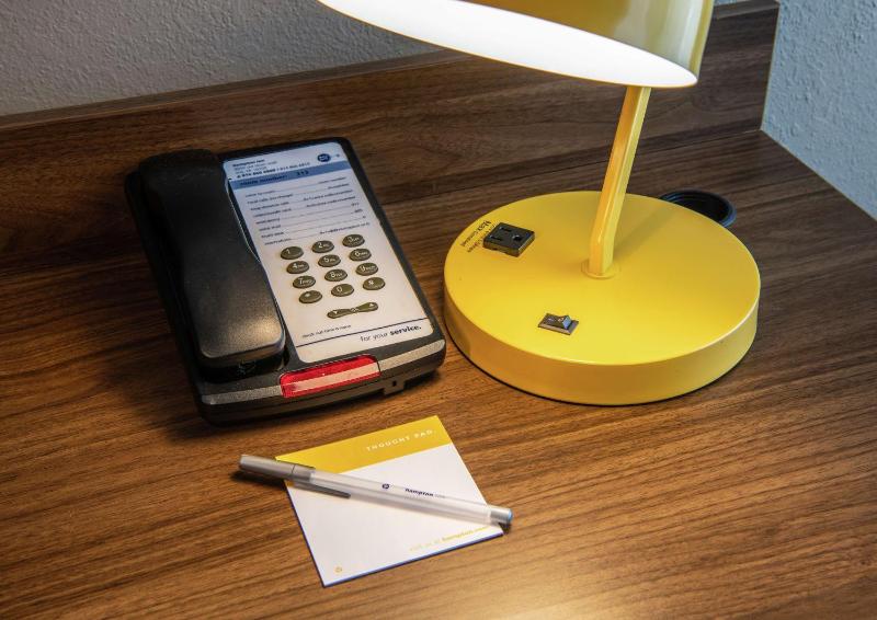 Non-Smoking Double Room -Desk image 3