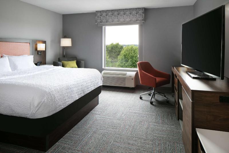 King Room with King Bed - Non-Smoking image 3