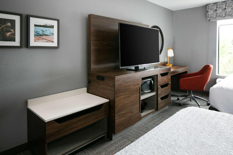Room with Two Queen Beds - Non-Smoking image 4