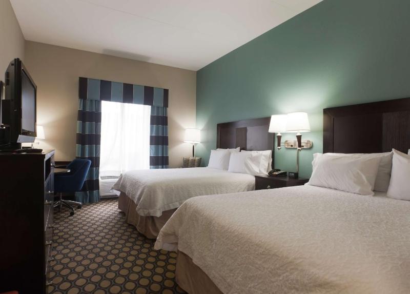 Room with Two Queen Beds - Non-Smoking image 3