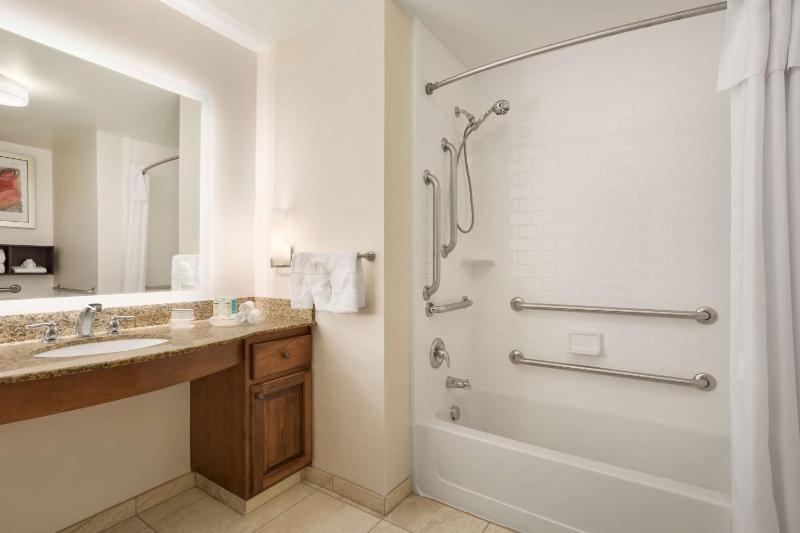 Two Bedroom Suite with One King and Two Queen Beds - Non-Smoking image 2