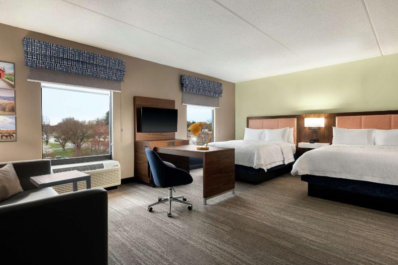 Queen Studio Suite with Two Queen Beds - Non-Smoking image 3