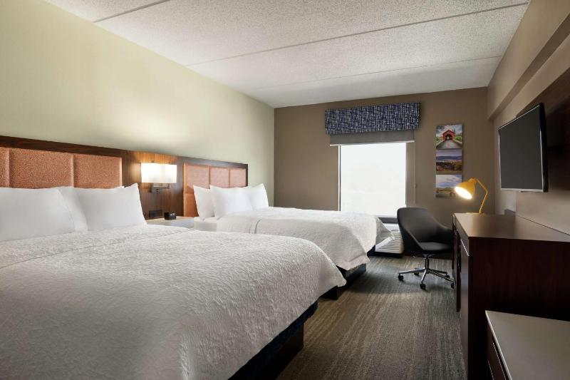 Room with Two Queen Beds - Non-Smoking image 4