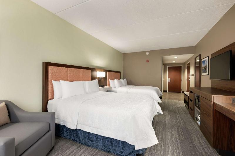 Room with Two Queen Beds - Non-Smoking image 3