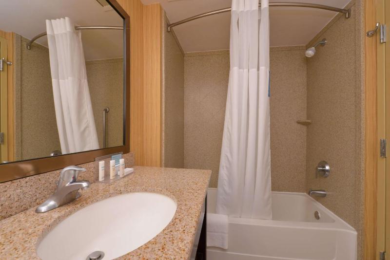 Room with Two Queen Beds - Non-Smoking image 3