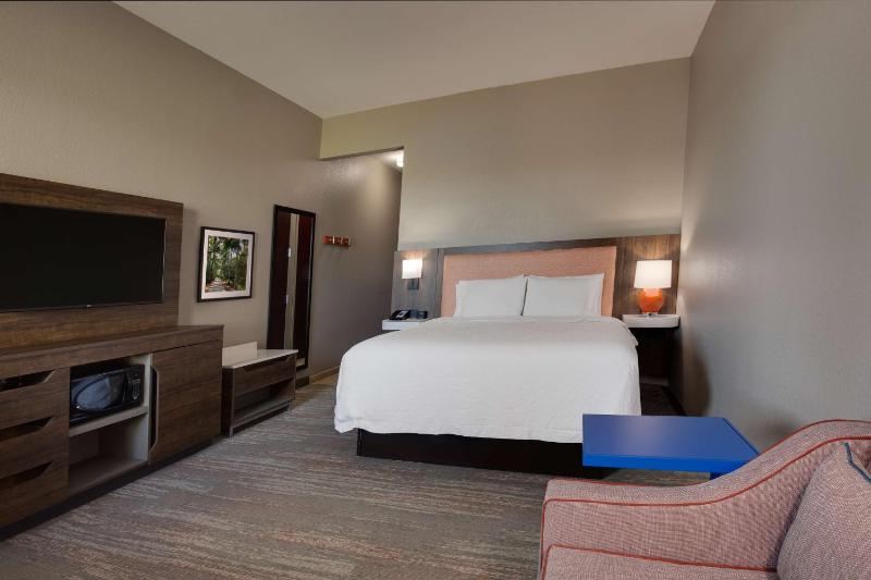 King Room with King Bed - Non-Smoking image 3