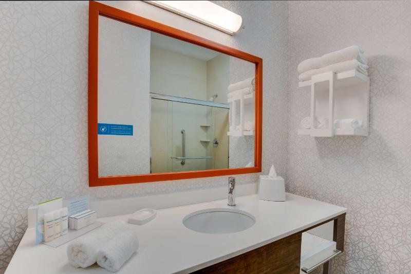 King Room with King Bed - Non-Smoking image 2