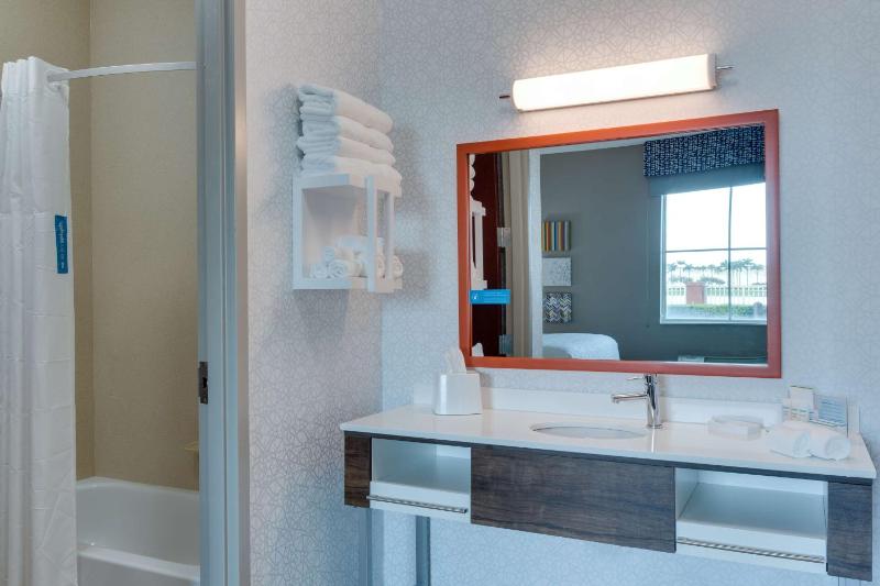 King Room - Mobility Access/Non-Smoking image 4