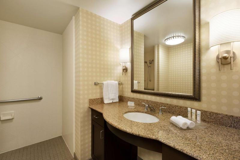 Suite with Two Queen Beds and Roll-In Shower - Mobility and Hearing Access/Non-Smoking image 2