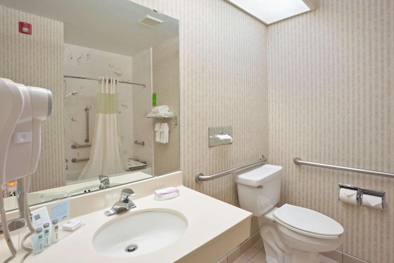 Queen Room with Two Queen Beds - Hearing Accessible - Non-Smoking image 2