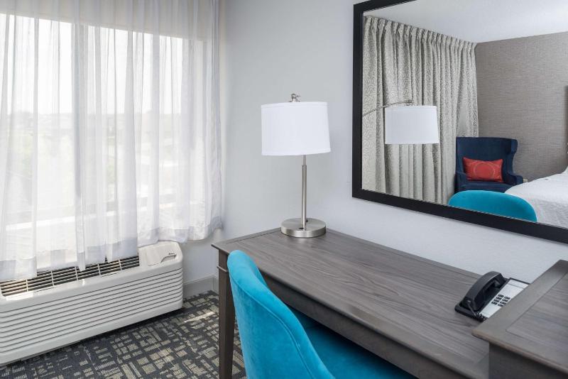 King Room image 4