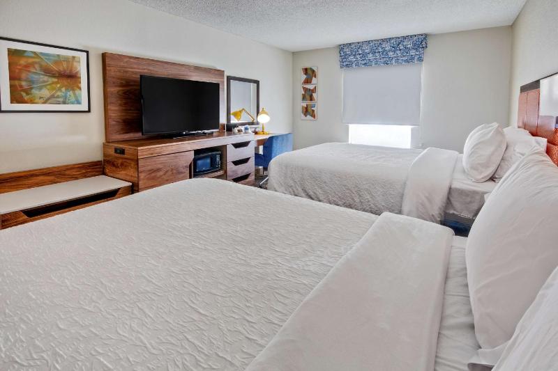 Room with Two Queen Beds - Non-Smoking image 3