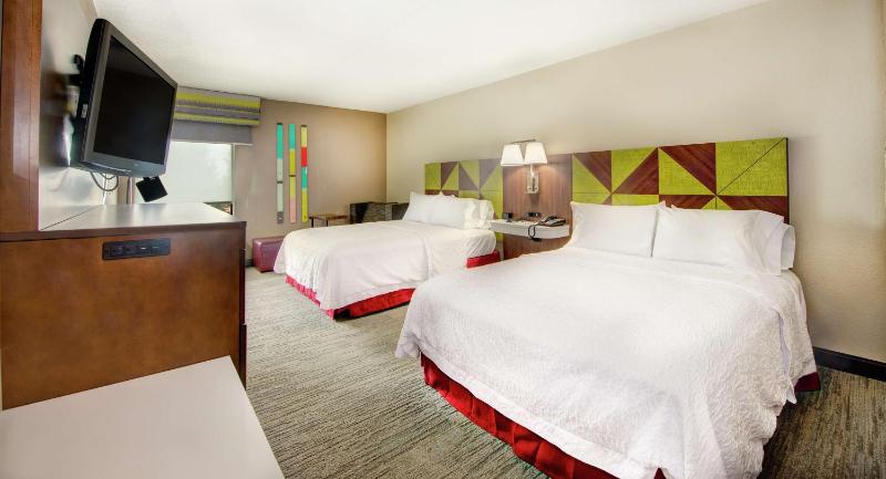 Queen Room with Two Queen Beds - Mobility Access/Non-Smoking image 3