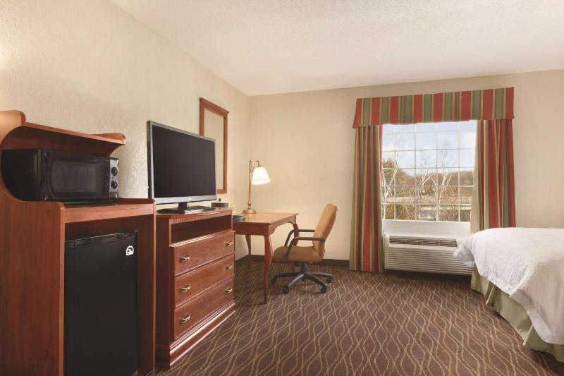 Queen Studio Suite with Two Queen Beds - Mobility Access/Non-Smoking image 1