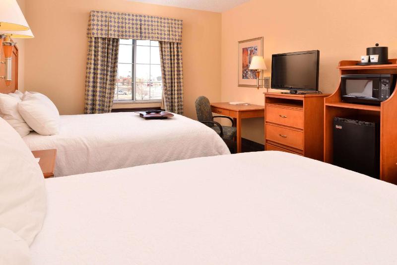 Queen Room with Two Queen Beds - Mobility and Hearing Access/Non-Smoking image 3