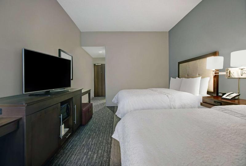 Room with Two Queen Beds - Non-Smoking image 4