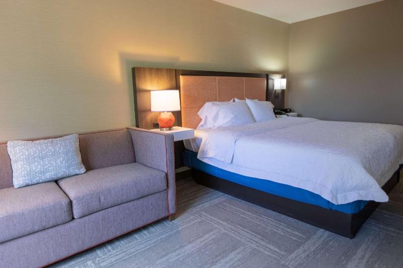 King Room with Sofa Bed and Study - Non-Smoking image 3