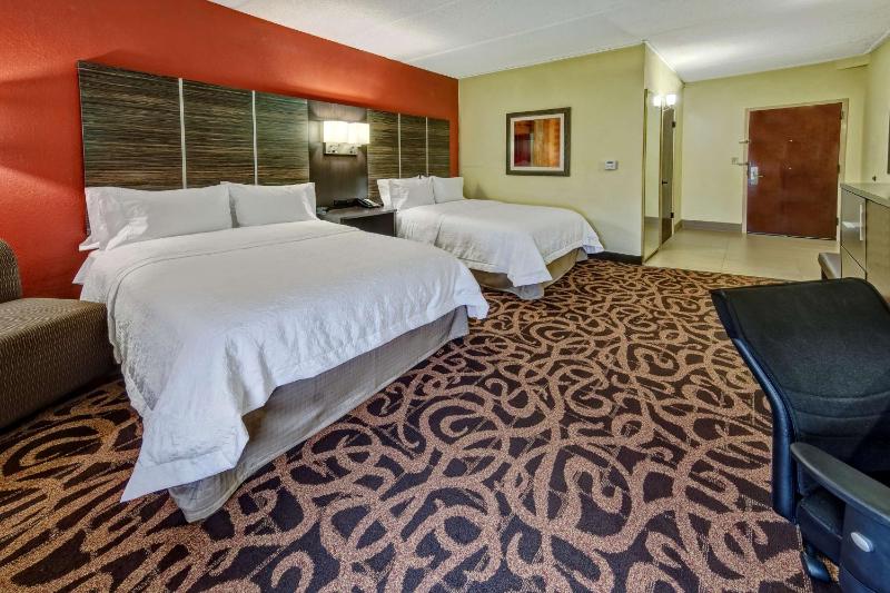 Room with Two Queen Beds - Non-Smoking image 3