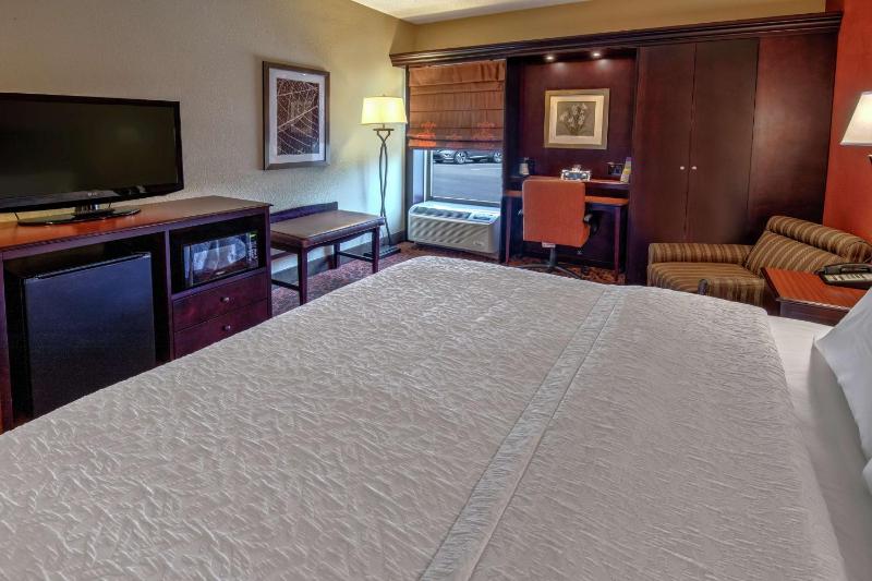 Deluxe King Room with Whirpool - Non-Smoking image 1