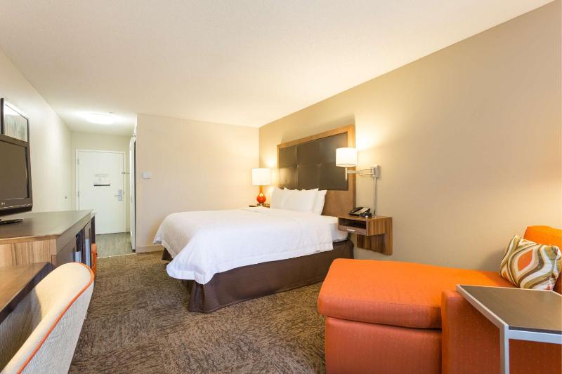 King Room with King Bed - Non-Smoking image 3