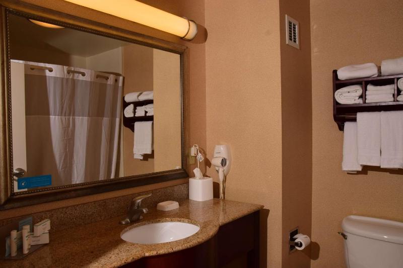 Room with Two Queen Beds - Non-Smoking image 4