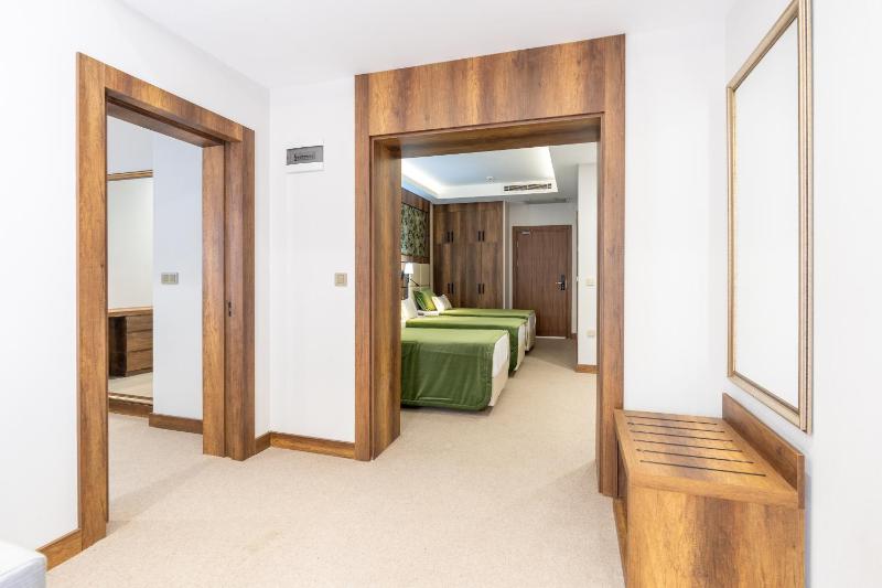 Mardy Suit Hotel - image 7