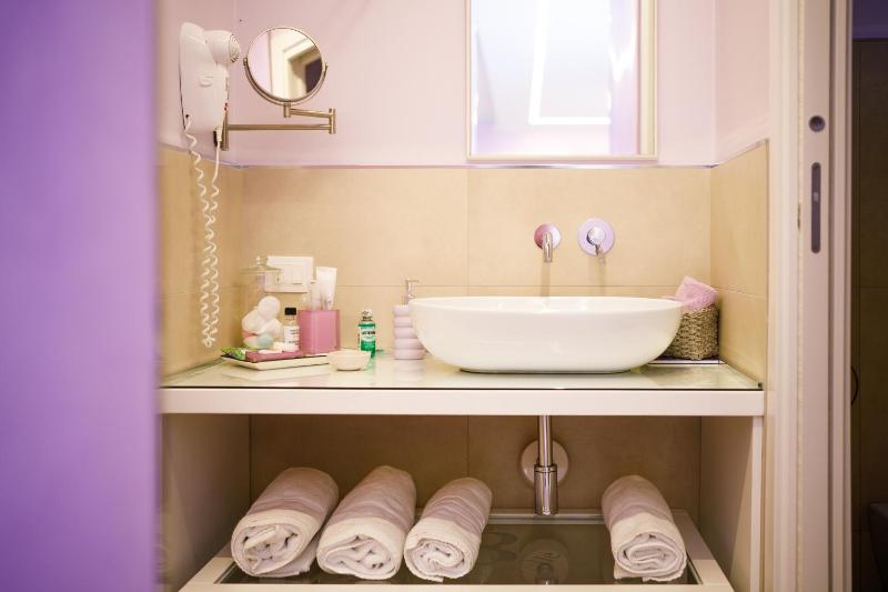 Superior Triple Room image 2