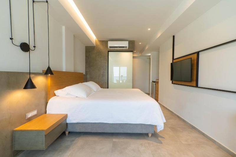 Superior Twin Room with Sea View image 4